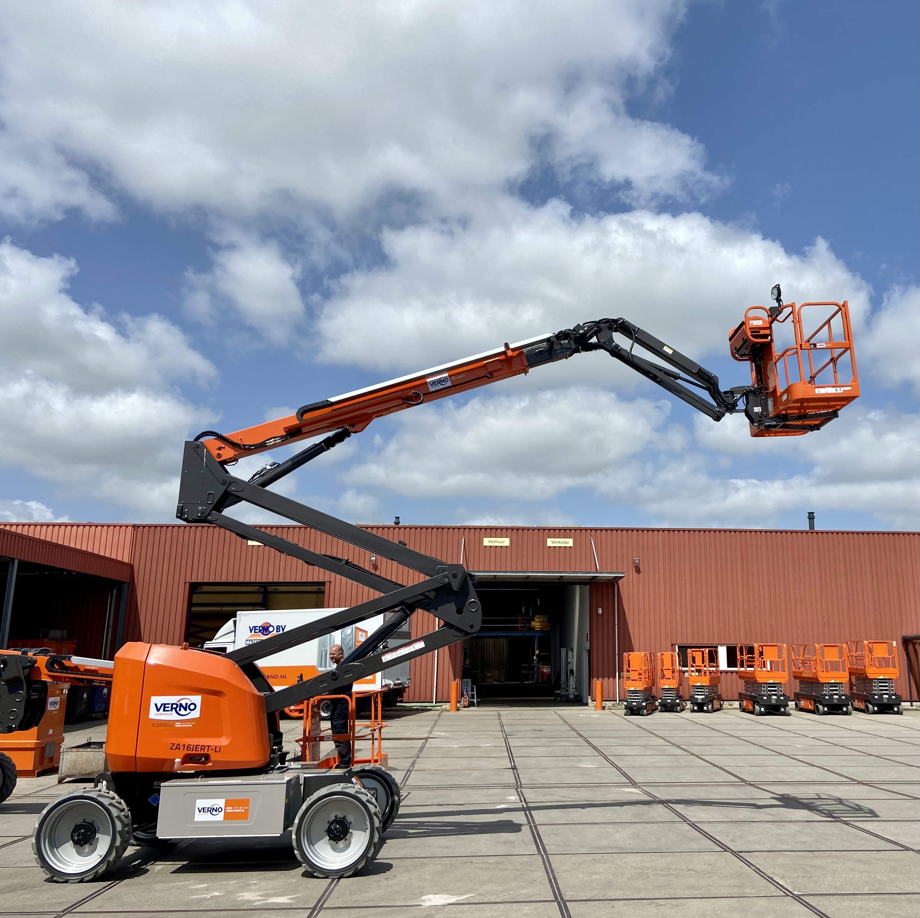 Knik-telescoop hoogwerker | 17,8 meter | Accu | 4x4 zelfrijdend 